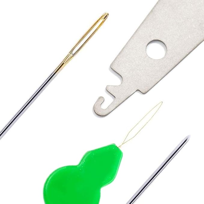 100pcs Cross Stitch Needles +2 Needle Threader Golden Color Large Eyes Cross Stitch DIY Embroidery Hand Needles Sewing Needles in Transparent Box (22#)