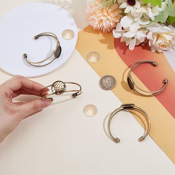 FREEBLOSS 4 Set Bracelet Bazel Settings Embroidery Bezel Pendant Trays Blank Frame for Embroidery Round Pendant Tray Charm for DIY Jewelry Making Needlepoint Supplies