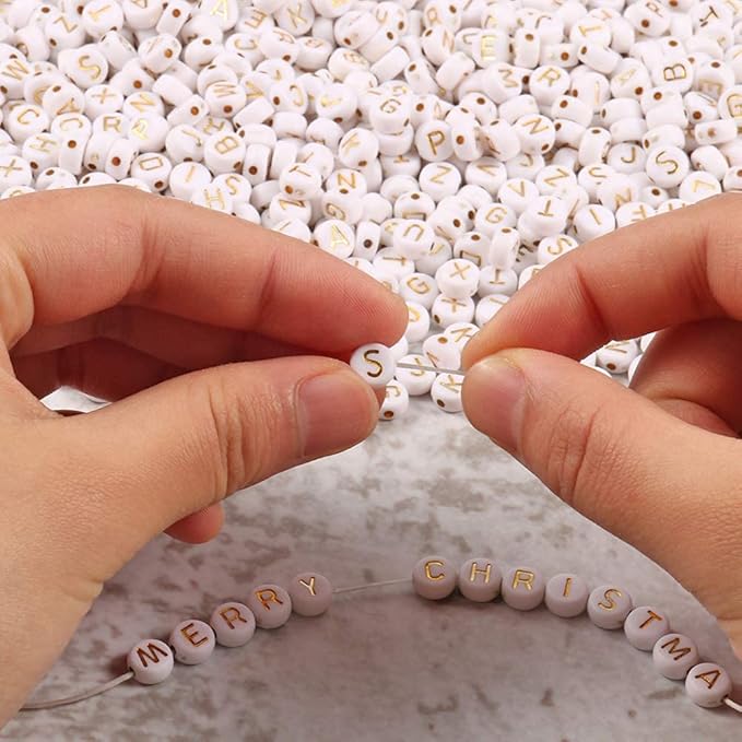 Yochus 1000pcs White Round Acrylic Alphabet Beads 4x7mm Gold Letter A-Z Beads for Jewelry Making and DIY Bracelets, Necklaces, Key Chains