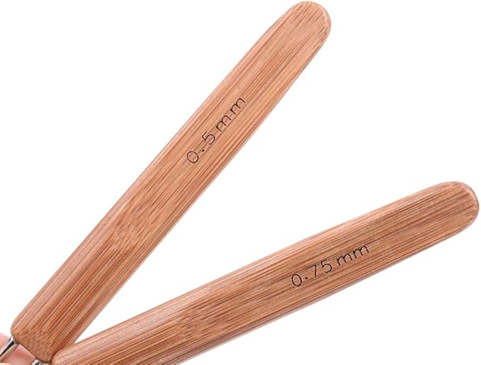 2 Pcs/Set Dreadlock Crochet Hook for Hair Dreadlock Needle Tool for Craft Dreadlock Crochet Needles (1 Hook 0.5mm + 1 Hook 0.75mm)