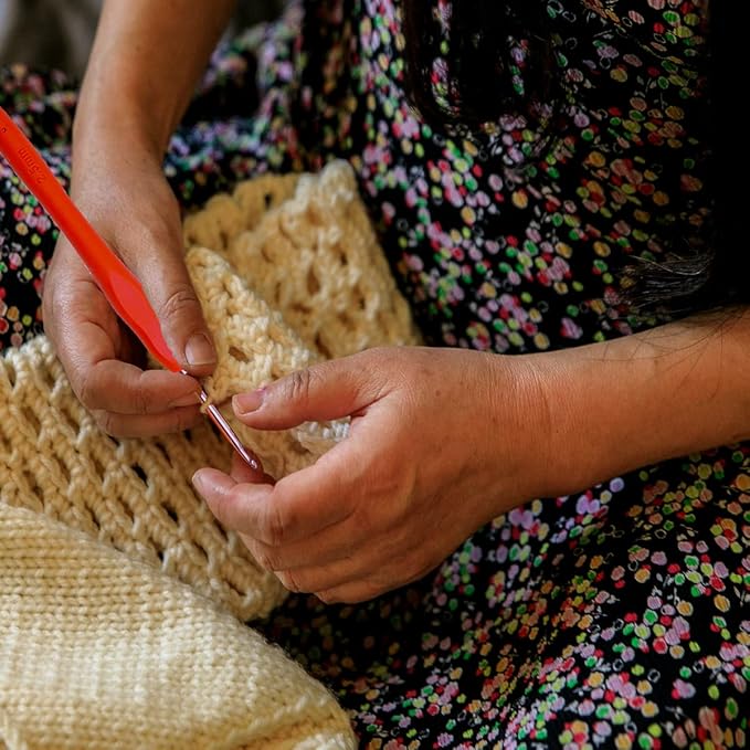 Size 7mm 8mm 9mm 10mm Crochet Hooks Set for Arthritic Hands Ergonomic Soft Grip Handles Crochet Needles for Beginners Advanced Smooth Knitting Needle Hooks for DIY Knitting Sweaters Socks