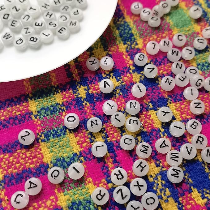 Amaney 600pcs Glow Letter Beads 4×7mm Alphabet Beads A-Z Glow in The Dark for Jewelry Making