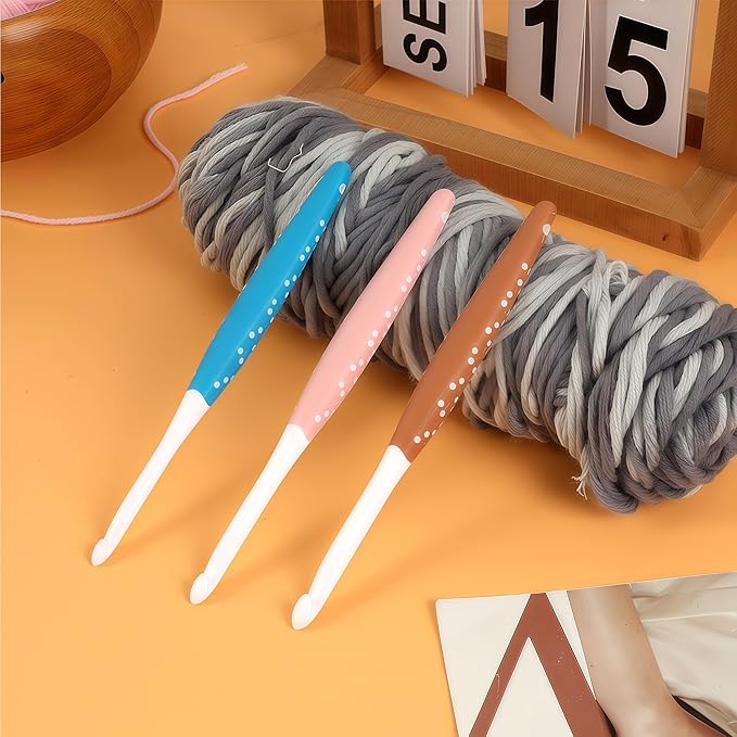 Looen Ergonomic Crochet Hook Set, 6 Pack with Soft Grip for Comfortable Knitting, Large Crochet Hooks for Chunky Yarn, Crochet Accessories & Tools for Crafters, Sizes include 6mm 7mm 8mm 9mm 10mm 12mm