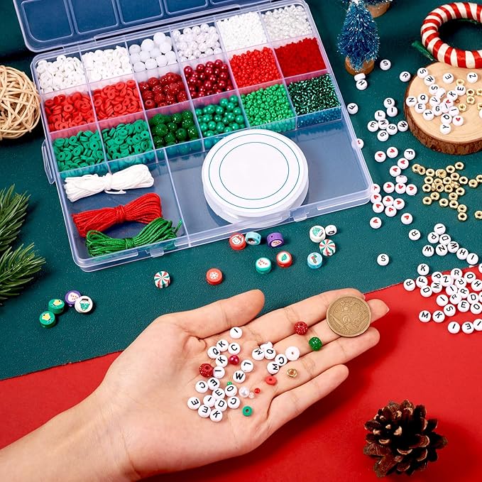 FASHEWELRY Christmas Beads Bracelet Making Kit, 18 Style Christmas Crystal Beads Red Green Clay Beads Acrylic Pony Beads Letter Beads with Elastic Cord for Xmas Jewelry Making Supplies