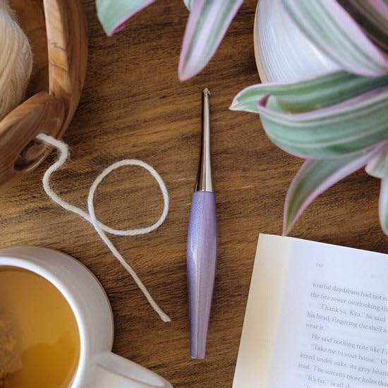 Furls Crochet Hook, Odyssey Iris, Nickel Plated Tip for Effortless Glide, Ergonomic Handle Crochet Hooks 7" (Odyssey - Iris, (G+) 4.50MM)