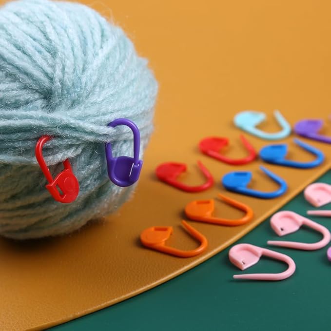 Ubuymart Crochet Ring 5 Pack Knitting Crochet Ring for Finger, with 50pcs(Color Ship Randomly) Knitting Crochet Locking Stitch Markers, Adjustable Crochet Stuff Ring Crochet Accessories- Multicolor