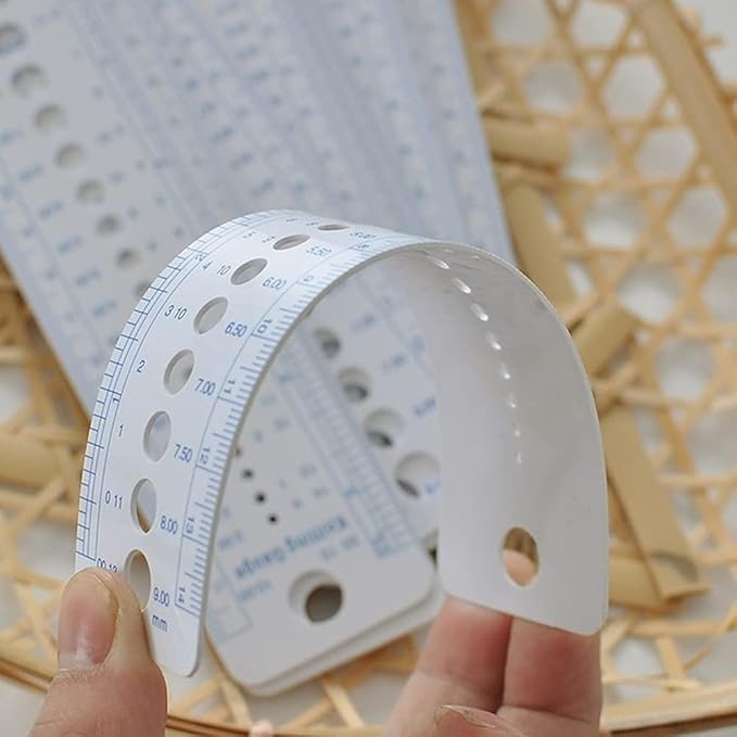 White Reusable Plastic Sew Knitting Needle Gauge Inch cm Ruler Tool (US UK Canada Sizes) Sewing Accessories Tools (2-10mm)