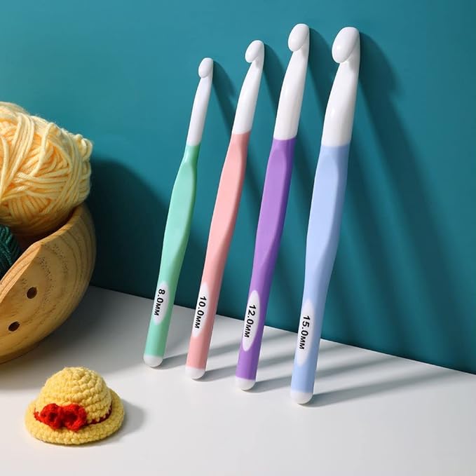 Large Sizes Crochet Hooks 8mm, 10mm, 12mm, 15mm Rubber Handle Crochet Hook 4PCS- Ergonomic Handle Crochet Hooks Weaving Tools for Knitting Blankets, Shawl and Carpet