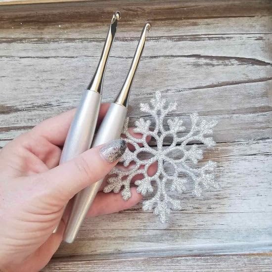 Furls Crochet Hook, Odyssey Silver, Nickel Plated Tip for Effortless Glide, Ergonomic Handle Crochet Hooks 7" (Odyssey Silver, M - 8.00MM)