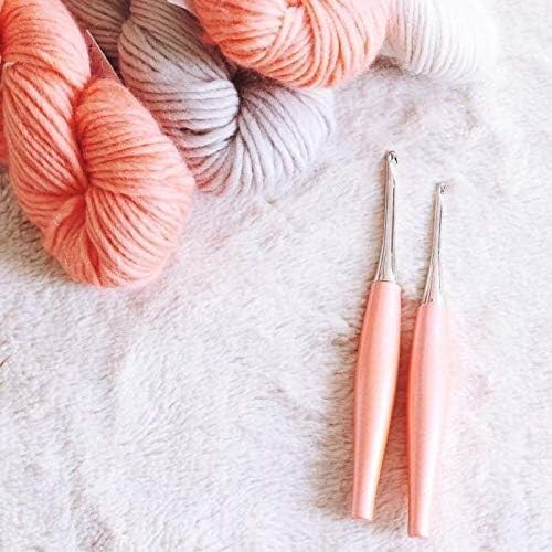 Furls Crochet Hook, Odyssey Peach, Crochet Hooks, Ergonomic Handle 6 (9.0mm N)