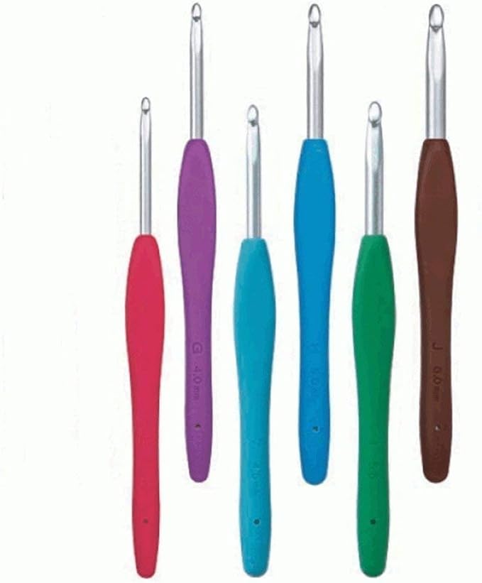 Clover 1043/E Magenta Amour Crochet Hook, Size E, 3.5mm, Red