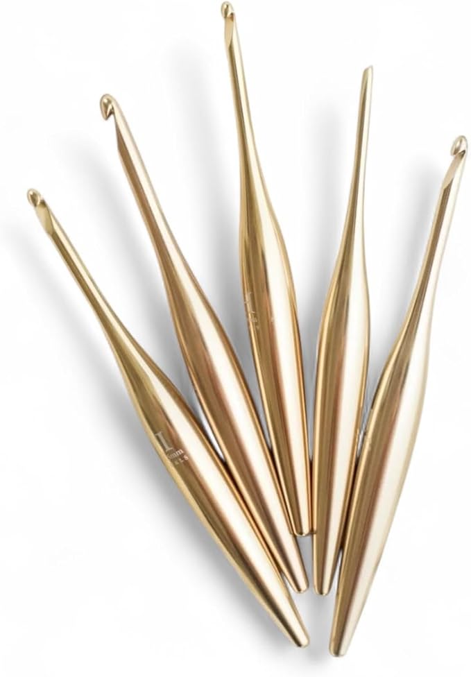 Furls Crochet Hook, Gold Streamline Metal Matte Finish & Polished, Ergonomic Handle Crochet Hooks 7" (Polished, E - 3.50MM)