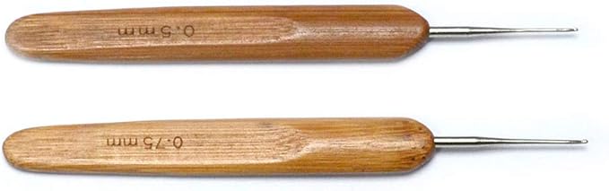 Luwigs Dreadlocks Crochet Hooks for Hair 2pcs/Set (0.5mm+0.75mm) Bamboo Handle Locs Crochet Needle Steel Crochet Hook Lock for Braid Craft