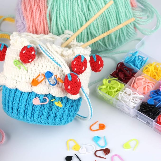 LUNARM 300 Pcs Stitch Markers, 15 Colors Crochet Stitch Needle Clip Knitting Plastic Locking Needle Clip Counter with Clear Storage Case for DIY Handicraft Place Buckle Marker