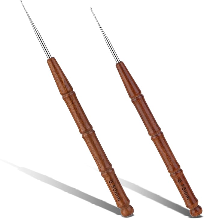 Wuadua 0.5/0.75mm Crochet Hook, 2Pcs Ergonomic Crochet Hook with Wooden Handle, Crochet Needle for Arthritic, Ideal for Lace Thread, Perfect for Miniature Delicate Items