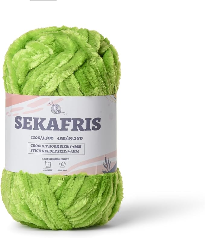 Fuzzy Chunky Chenille Yarn for Crocheting，Soft Plush Yarns for Hand Knitting，Bulky 100 g（49.2 yd） Baby Blanket Yarn for Crocheting Amigurumi，Crochet Fluffy Velvet Yarns (Emerald Green)