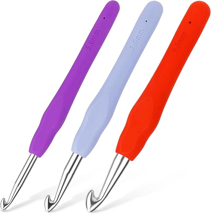 Iuuidu 3PCS Crochet Hooks, Ergonomic Handle Crochet Hooks for Arthritic Hands 3Size, Extra Long Crochet Needles for Beginners, Comfortable Smooth Knitting Needles for Handmade DIY Multicolor