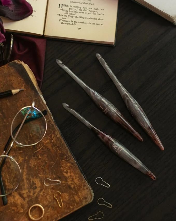 Furls Crochet Hook, Limited Edition Immortal Streamline Resin, Ergonomic Handle Crochet Hooks 7" (Immortal, I - 5.50MM)
