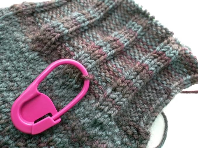 90 Pieces - Standard & Jumbo Locking Stitch Markers Crochet Knitting Markers Set- Stitch Pins, Plastic Safety Pins, Row Stitch Counter for Clips Yarn