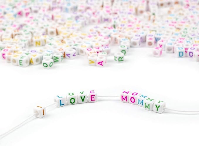 Amaney 810pcs Colorful Letter Beads 6x6mm Cube Acrylic Alphabet Beads and Cristal Line for Jewelry Making Bracelets Necklaces Key Chains