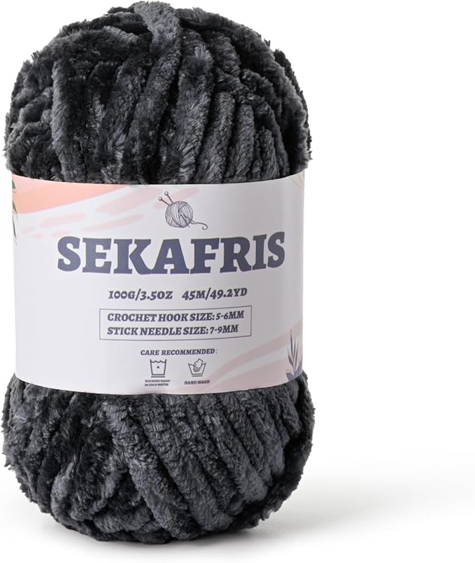 Fuzzy Chunky Chenille Yarn for Crocheting，Soft Plush Yarn for Hand Knitting，Bulky 100 g（49.2 yd） Baby Blanket Yarn for Crocheting Amigurumi Yarn，Crochet Fluffy Velvet Yarns (Carbon Gray)