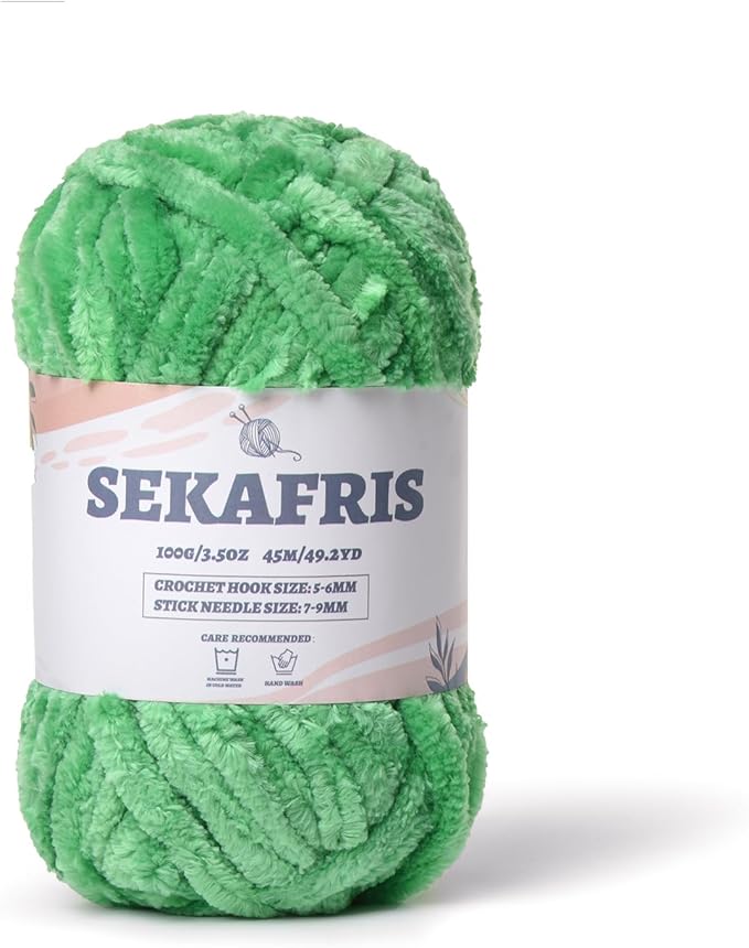 Fuzzy Chunky Chenille Yarn for Crocheting，Soft Plush Yarns for Hand Knitting，Bulky 100 g（49.2 yd） Baby Blanket Yarn for Crocheting Amigurumi，Crochet Fluffy Velvet Yarns (Christmas Green)