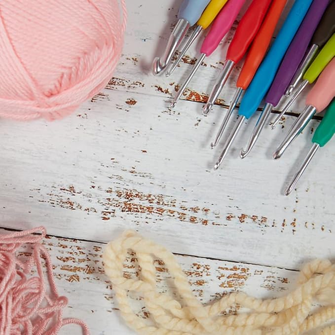 Crochet Hooks 3.5mm 4.0mm 4.5mm Crochet Needles QLRFFLJOY 3 pcs Crochet Hook Set DIY Yarn Weaving Tools for Knitting Gloves, Shoes, Bags, Hats, Socks, Scarf