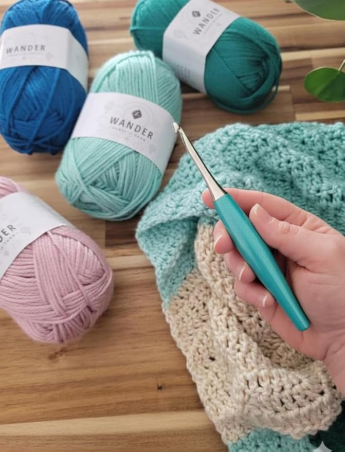 Furls Crochet Hook, Odyssey Turquoise, Nickel Plated Tip for Effortless Glide, Ergonomic Handle Crochet Hooks 7" (Odyssey - Turquoise, (G+) 4.50MM)