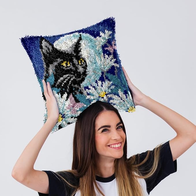 DL-YTG Latch Hook Kits Pillow Black Cat Right Crochet Yarn Cushion Colour Pre-Printed Canvas Rug Needlework DIY Pillowcase Hook and Latch Kit Home Arts Crafts Sofa Decoration 42x42cm/17 X17