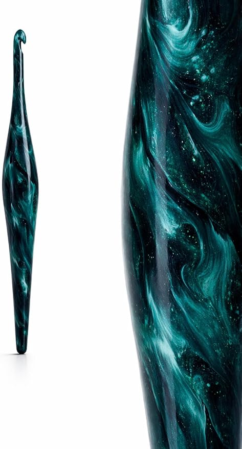 Furls Crochet Hook, Limited Edition Vixen Streamline Resin, Ergonomic Handle Crochet Hooks 7" (Vixen, I - 5.50MM)