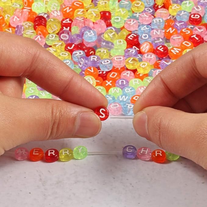 Yochus 1000pcs White Round Acrylic Alphabet Beads 4x7mm Black Letter A-Z Beads for Jewelry Making and DIY Bracelets, Necklaces, Key Chains