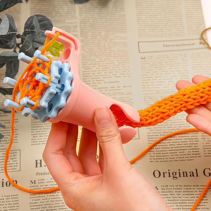 Tiiyee Knitting Spool, Mini Knitter Set Loom Crochet Hook Kit Knitted Wool Yarn Rope Maker Small Knit Plastic Tools Weaving Tool with Peg Prong Round Pull Needle Weaver for Creativity DIY Craft Scarf