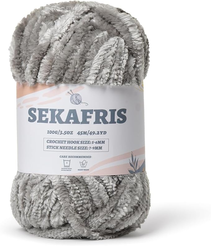 Fuzzy Chunky Chenille Yarn for Crocheting，Soft Plush Yarns for Hand Knitting，Bulky 100 g（49.2 yd） Baby Blanket Yarn for Crocheting Amigurumi，Crochet Fluffy Velvet Yarns (Silver Gray)