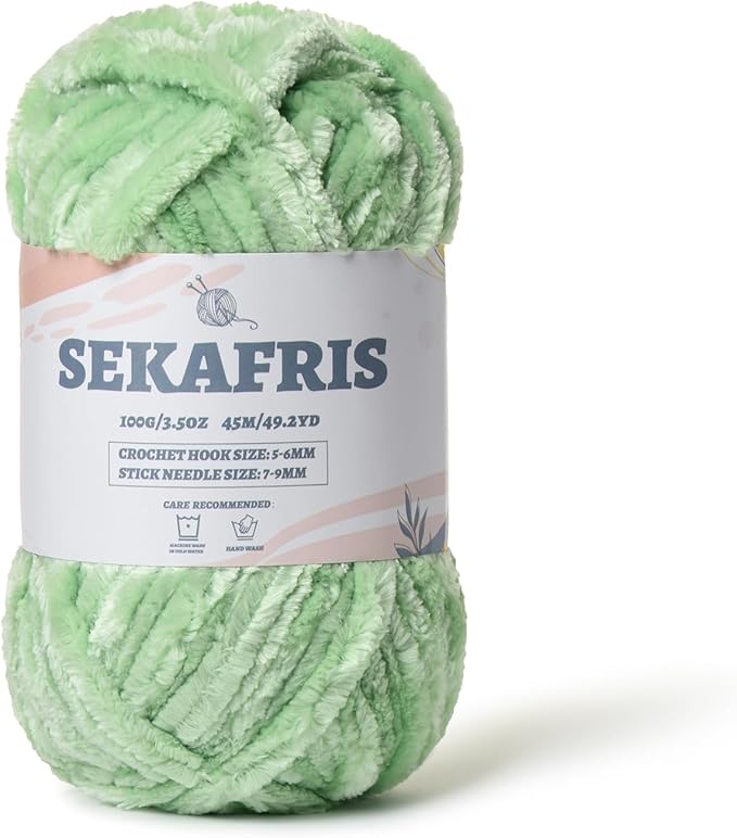 Fuzzy Chunky Chenille Yarn for Crocheting，Soft Plush Yarns for Hand Knitting，Bulky 100 g（49.2 yd） Baby Blanket Yarn for Crocheting Amigurumi，Crochet Fluffy Velvet Yarns (Light Green)