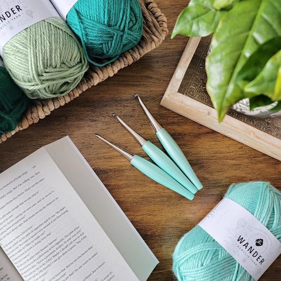 Furls Crochet Hook, Odyssey Mint Green, Nickel Plated Tip for Effortless Glide, Ergonomic Handle Crochet Hooks 7" (L - 7.0MM)