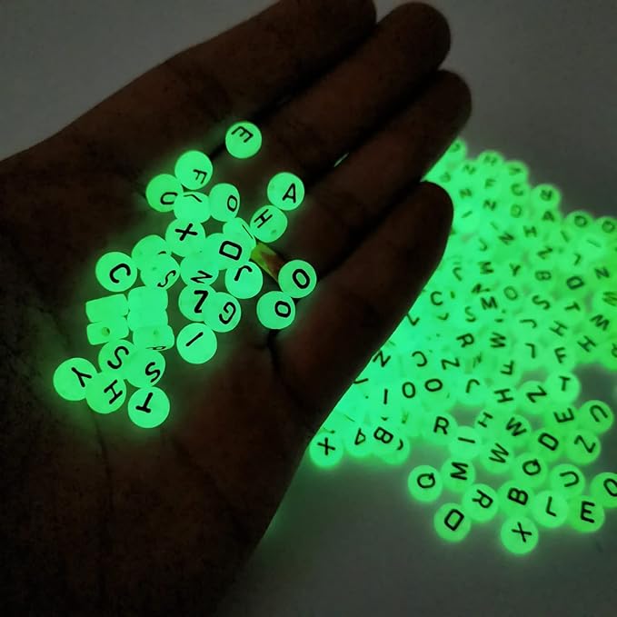Amaney 600pcs Glow Letter Beads 4×7mm Alphabet Beads A-Z Glow in The Dark for Jewelry Making