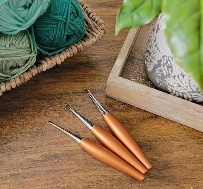 Furls Crochet Hook, Odyssey Sienna Nickel Plated Tip for Effortless Glide, Ergonomic Handle Crochet Hooks 7" (I - 5.50MM)