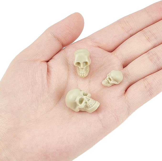 arricraft 140 Pcs 3 Sizes Mini Plastic Skull Heads, Halloween Skeleton Figurines Miniature Skulls Vase Filler Skull Table Decorations Human Head Bone Decor for Party Crafting