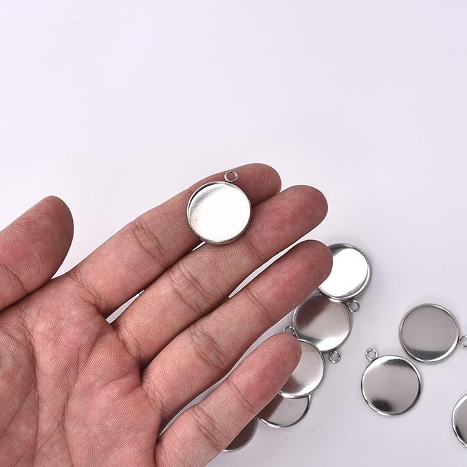 DROLE 100Pcs Bezel Pendant Blanks Kit-50Pcs Stainless Steel Pendant Trays Round Bezel with 50Pcs Glass Cabochons Clear Dome,18mm Pendant Blanks for Photo Pendant Craft Jewelry Making