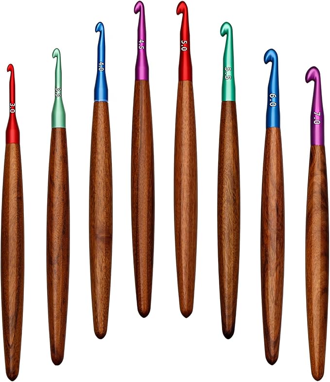 Giwrmu Crochet Hooks 8 PCS, 3mm-7mm Ergonomic Crochet Hook Set, Aluminum Crochet Hook with Wooden Handle, Crochet Needles for Arthritic Hands Knitted Gloves, Sweaters, Scarves and Blankets