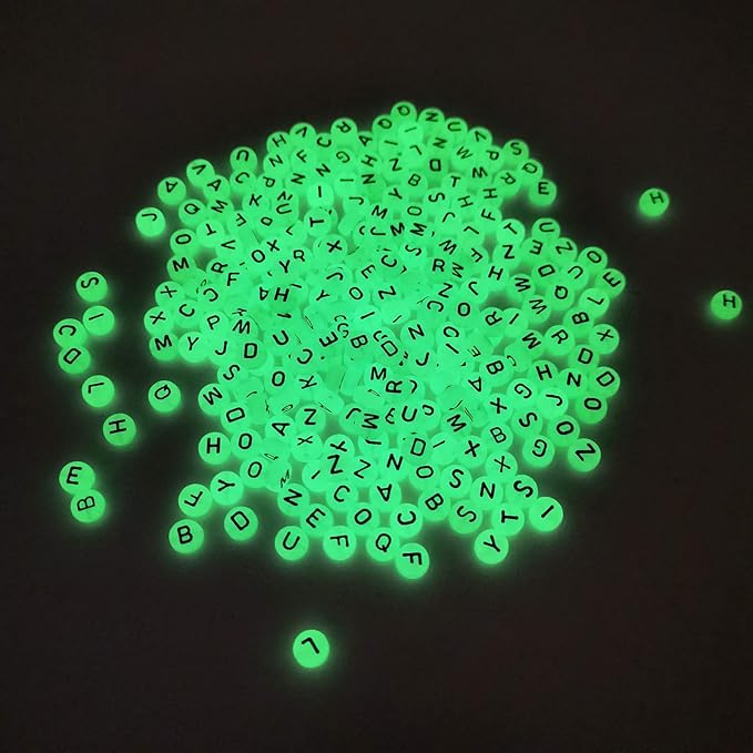 Amaney 600pcs Glow Letter Beads 4×7mm Alphabet Beads A-Z Glow in The Dark for Jewelry Making