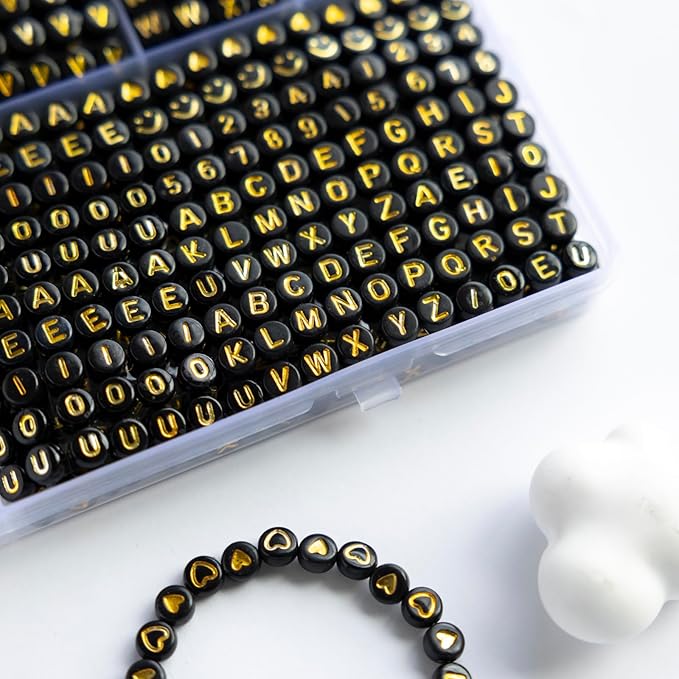 nikkiGuo 1250 PCS Letter Beads Kit with Elastic Cord – Alphabet A–Z, Numbers, Heart, Moon, Star, Smiley Beads for Friendship Bracelets & DIY Jewelry (Black Beats & Golden Letters)