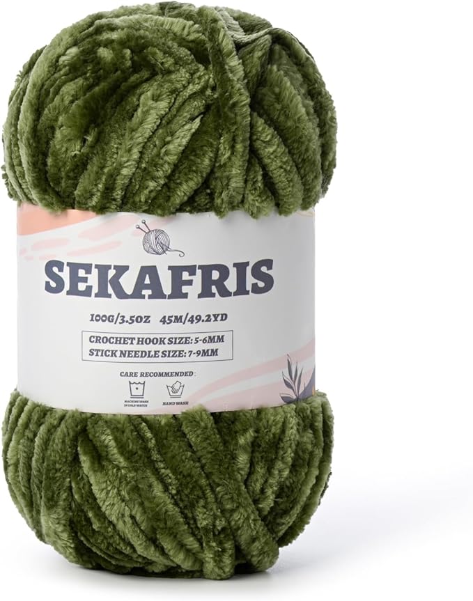 Fuzzy Chunky Chenille Yarn for Crocheting，Soft Plush Yarn for Hand Knitting，Bulky 100 g（49.2 yd） Baby Blanket Yarn for Crocheting Amigurumi Yarns，Crochet Fluffy Velvet Yarn (Army Green)