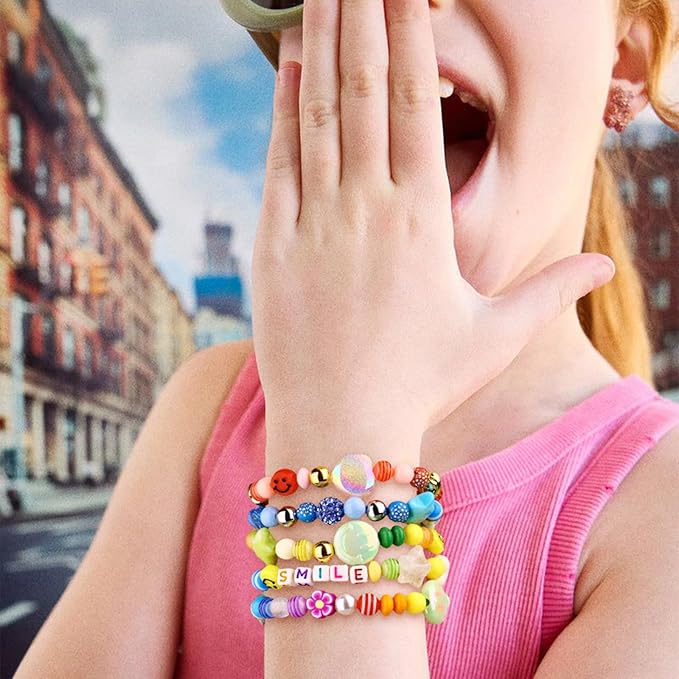 HolidayQbee Bead Bracelet Making Kit-657PCS Beads for Friendship Bracelet Making Kit Multicolor Bead Letter Alphabet Stars Heart Pony Beads for DIY Necklace Phone Charm Jewelry Accessories