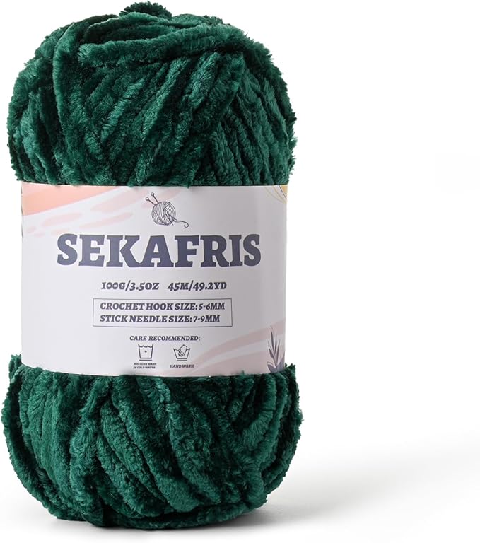 Fuzzy Chunky Chenille Yarn for Crocheting，Soft Plush Yarn for Hand Knitting，Bulky 100 g（49.2 yd） Baby Blanket Yarn for Crocheting Amigurumi Yarns，Crochet Fluffy Velvet Yarn (Dark Green)