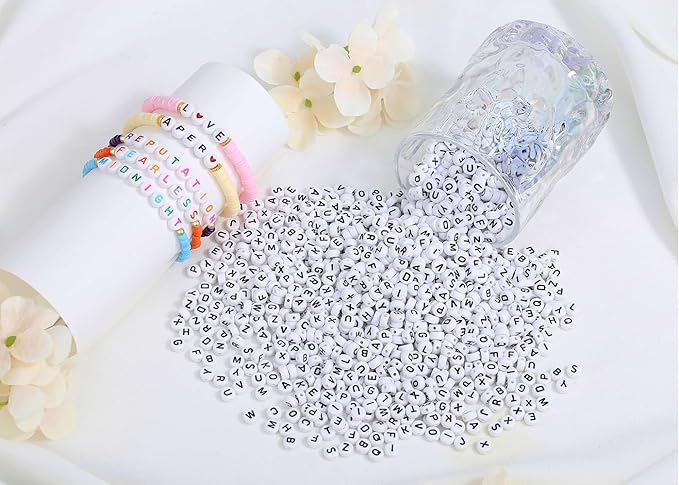 LAIDANLA 1500PCS Acrylic Letter Beads Alphabet Black Letters White Round Bead 7×4mm for Jewelry Bracelets Necklaces Key Chains Making