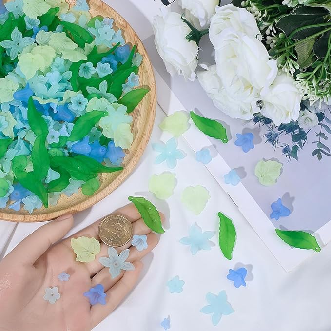 500Pcs Acrylic DIY Flower Leaf Beads Kits Including Assorted Blue Flower Loose Beads Maple Leaf Pendants Charms Acrylic Floral Caps for Earring Bracelet Necklace Craft Jewelry Making