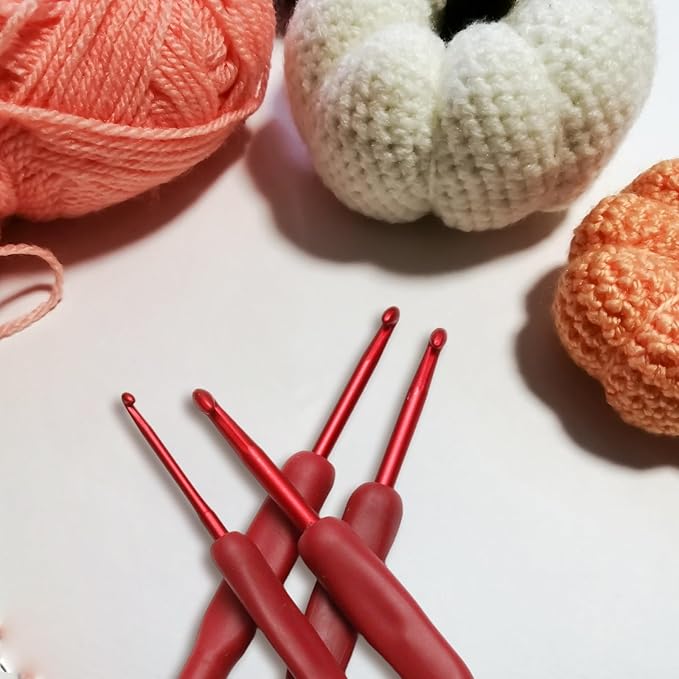 WINDAWNKE 9 PCS Red Crochet Hook Set, Ergonomic Soft Grip Crochet Hook, Crochet Needle Kit with Knitting & Crochet Supplies