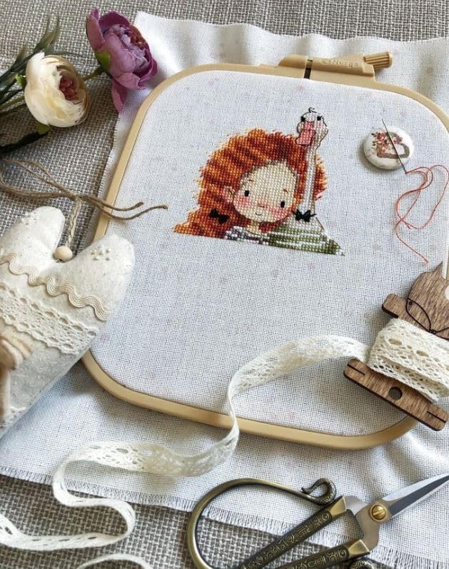 nurge square embroidery hoop - plastic cross stitch frame for needlepoint & embroidery - adjustable craft hoop - beige - no:3 (medium)