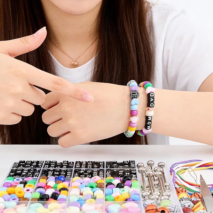 wobiogho 675 pcs diy keychain making kit with letter beads & heart beads, personalized beaded key rings and accessories for bracelets, necklaces, backpacks & gifts